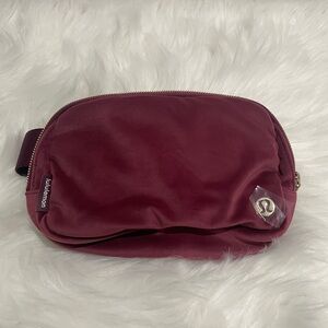 Lululemon Men/Women Everywhere Beltbag- 1L Velour Red